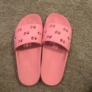 Gucci shoes Gucci pink Rubber slides ( women’s )